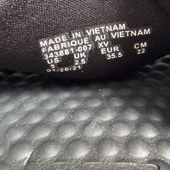 Women's Nike Benassi Jdi Sandal Black/Vivid Pink, Black/Rose Gold. Size: 5. - Picture 5 of 8